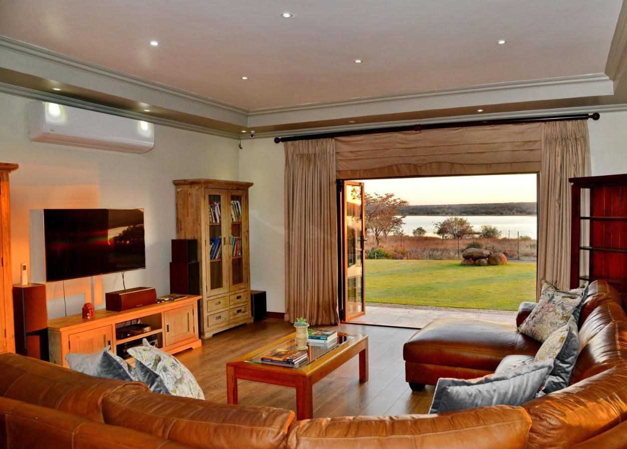 Kameeldrift Waterfront Estate & Resort Бритс Экстерьер фото