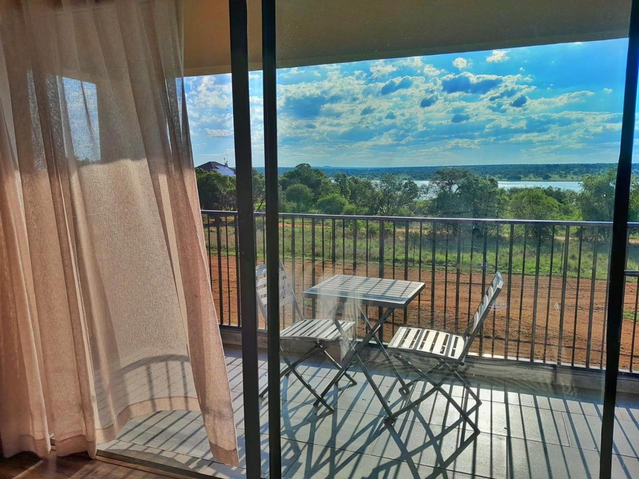 Kameeldrift Waterfront Estate & Resort Бритс Экстерьер фото